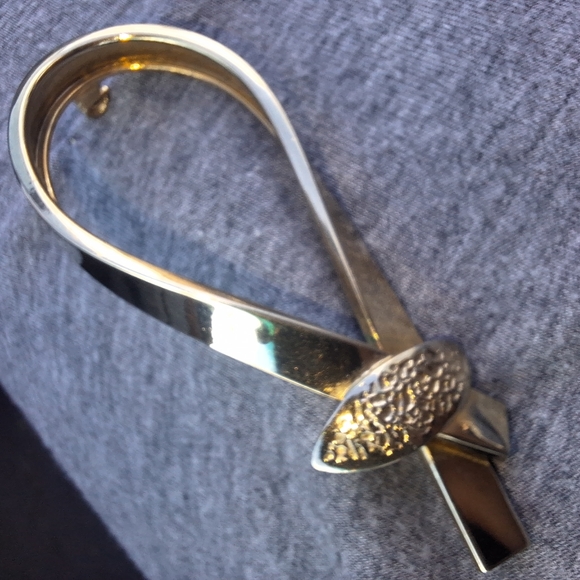 Vintage Gold Tone "Ribbon" Pin - Picture 2 of 3